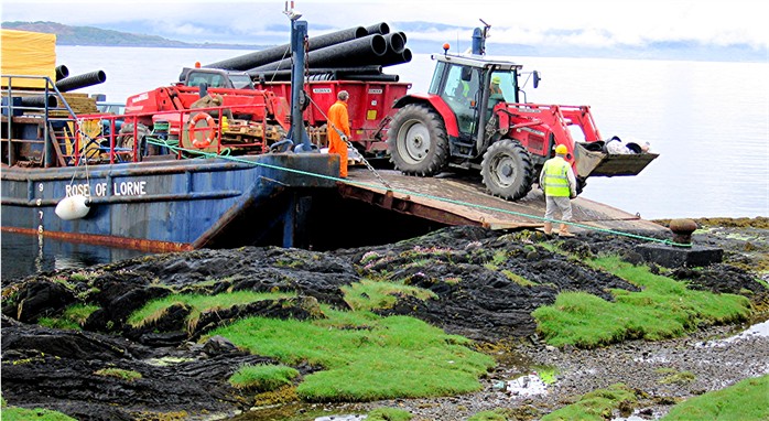 Celm building materials arrive 19.May 2006