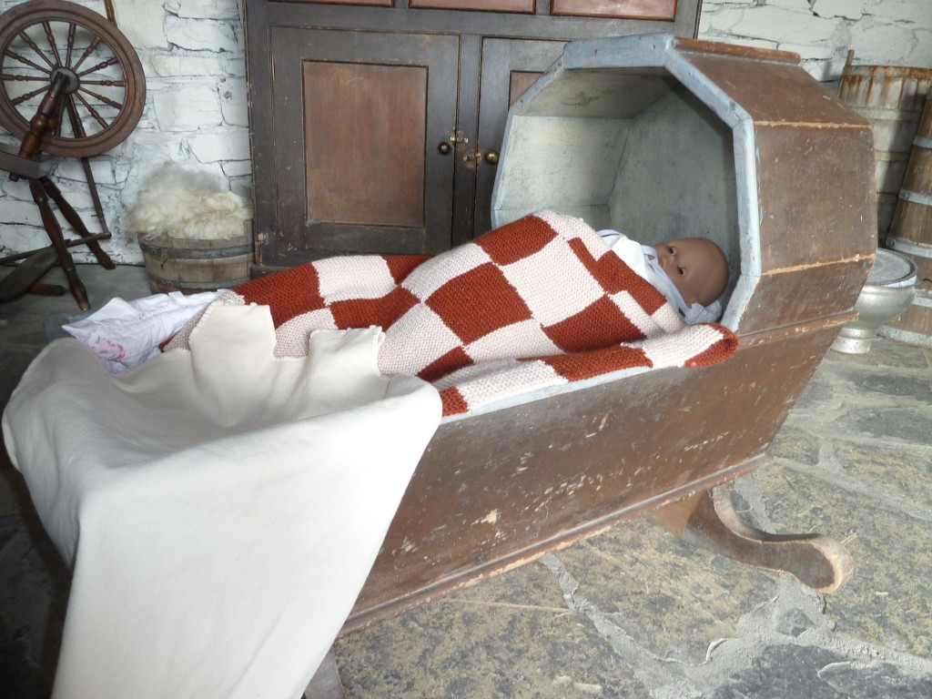 The Hawthorn House Cradle (LISDD:2014.210). Bed dimensions 90cm x 47cm x 27cm
