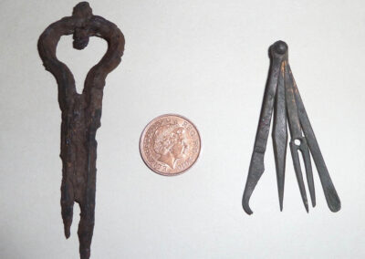 Achinduin dig: Jews harp and toilet kit